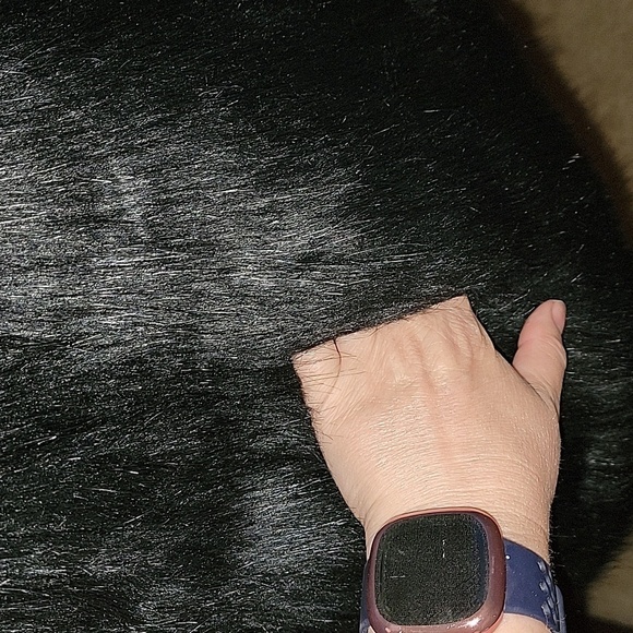 Black Faux Fur Vest Size Small - Picture 2 of 8